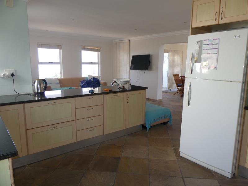 To Let 3 Bedroom Property for Rent in Golden Mile Western Cape